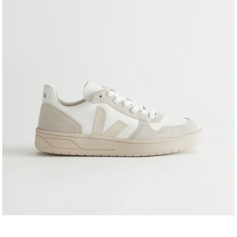 Veja V-10 white/Beige size 43 New in the box never worn USmen’s 10/women’s 11